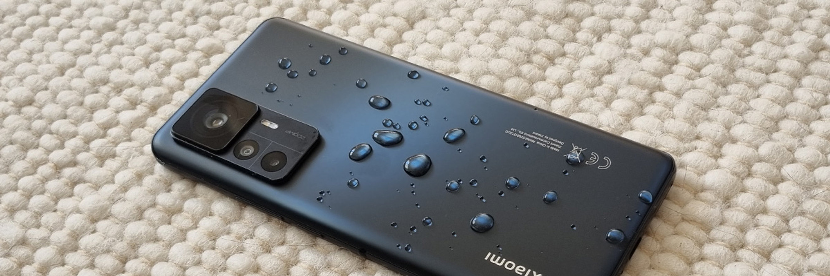 Wasser auf Handy