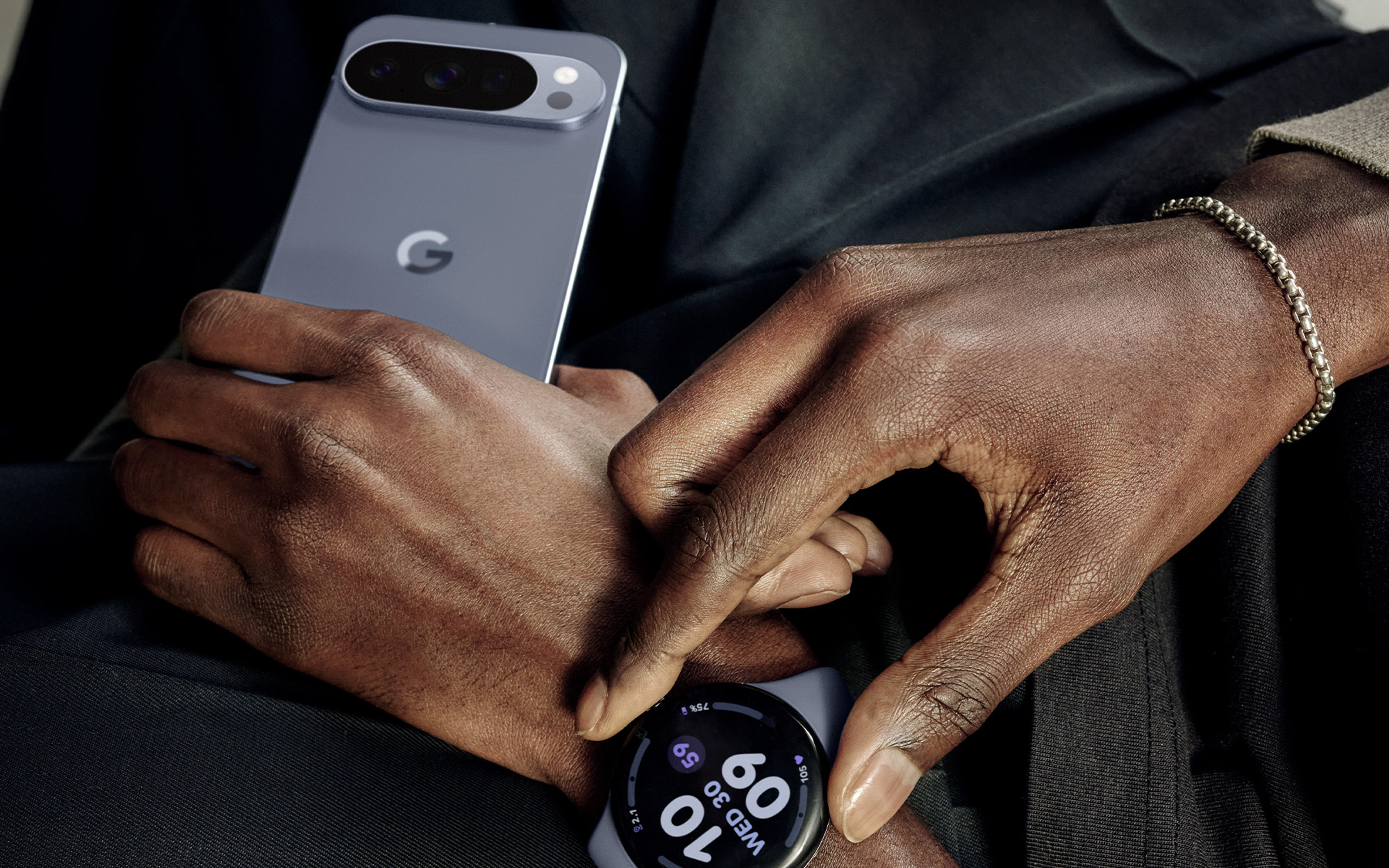 Pinkes Pixel 10 auf pinkem Plüsch