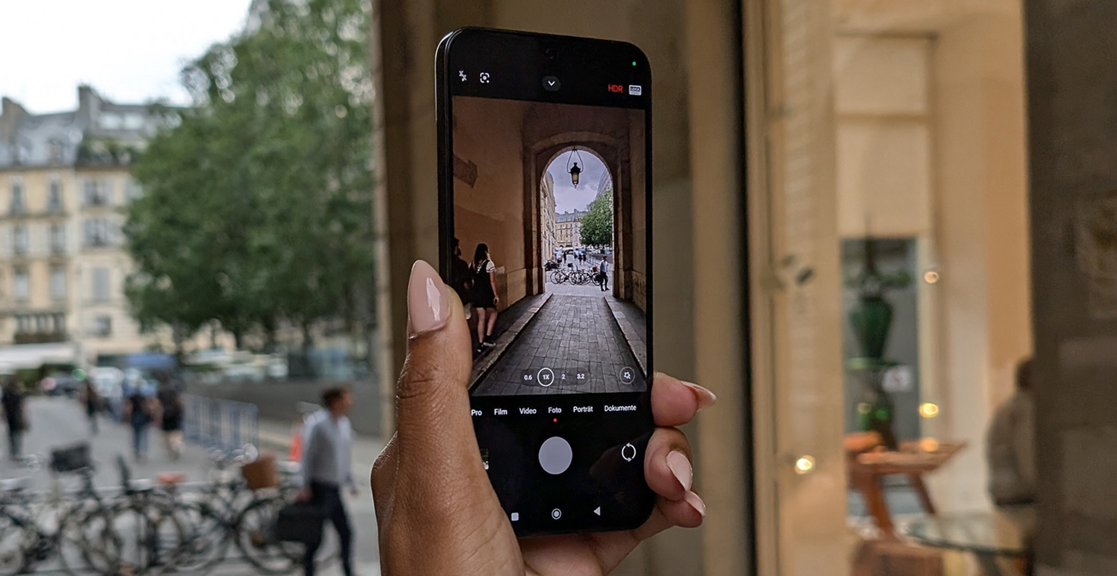 Das Xiaomi 14T fotografiert eine Straße